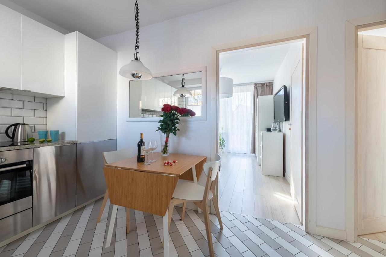 Plac Bankowy Serviced Apartments Варшава Екстер'єр фото